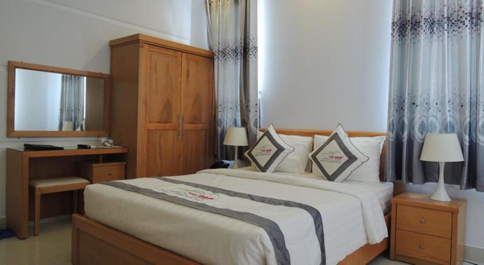 Reddoorz Yen Nam Nguyen Trong Tuyen Khách sạn 3*